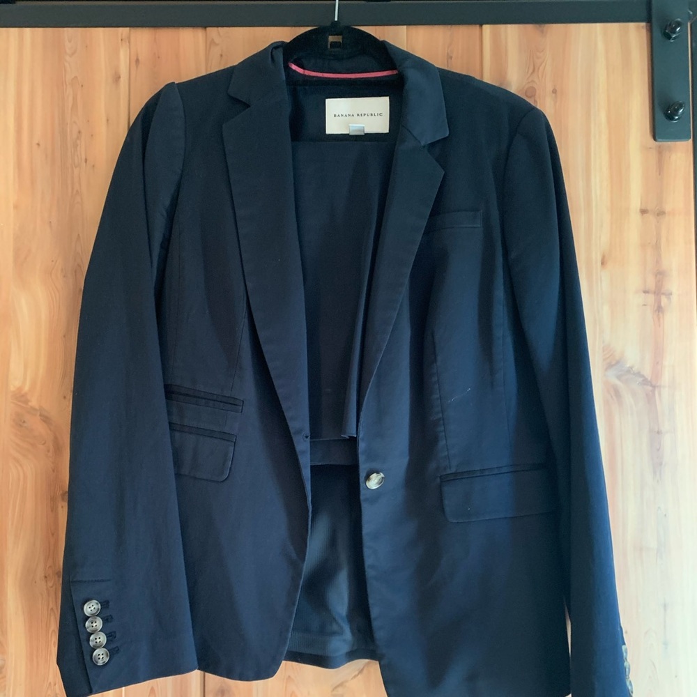 Banana republic navy suit. Size 8.